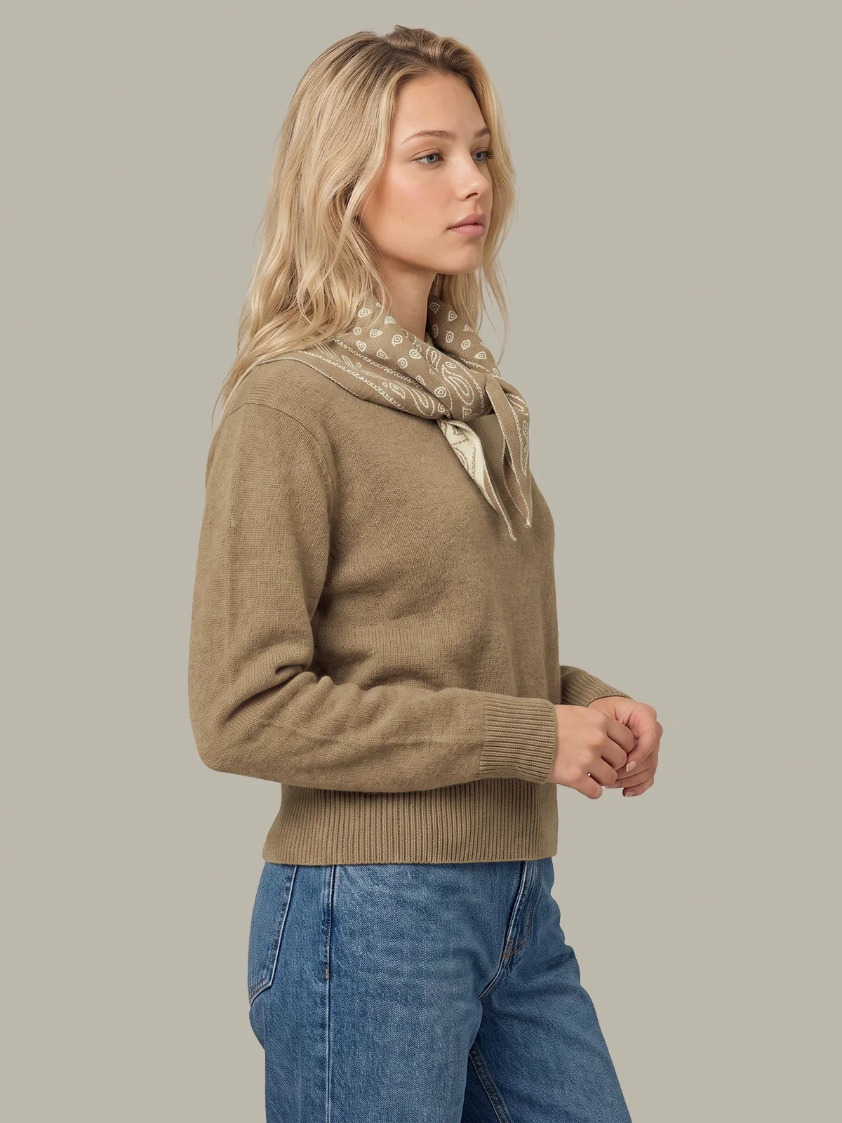 Lenn Pullover with Paisley Scarf