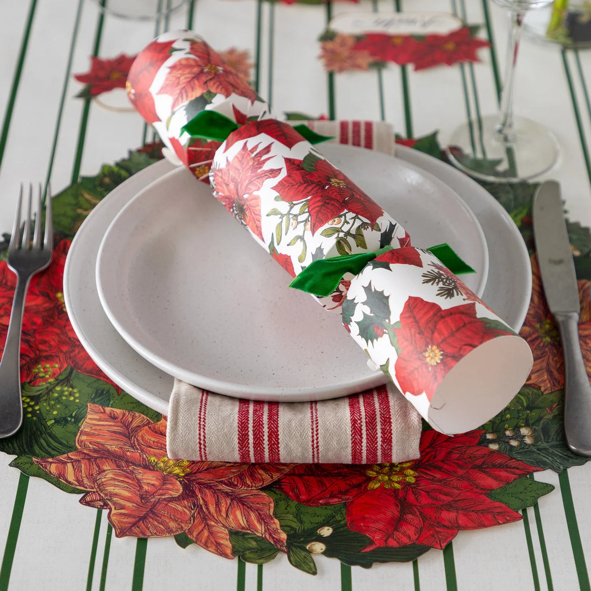 Poinsettia Box of 6 Crackers