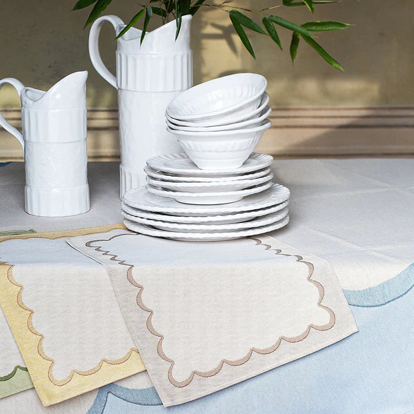 Tavola Scalloped Placemats