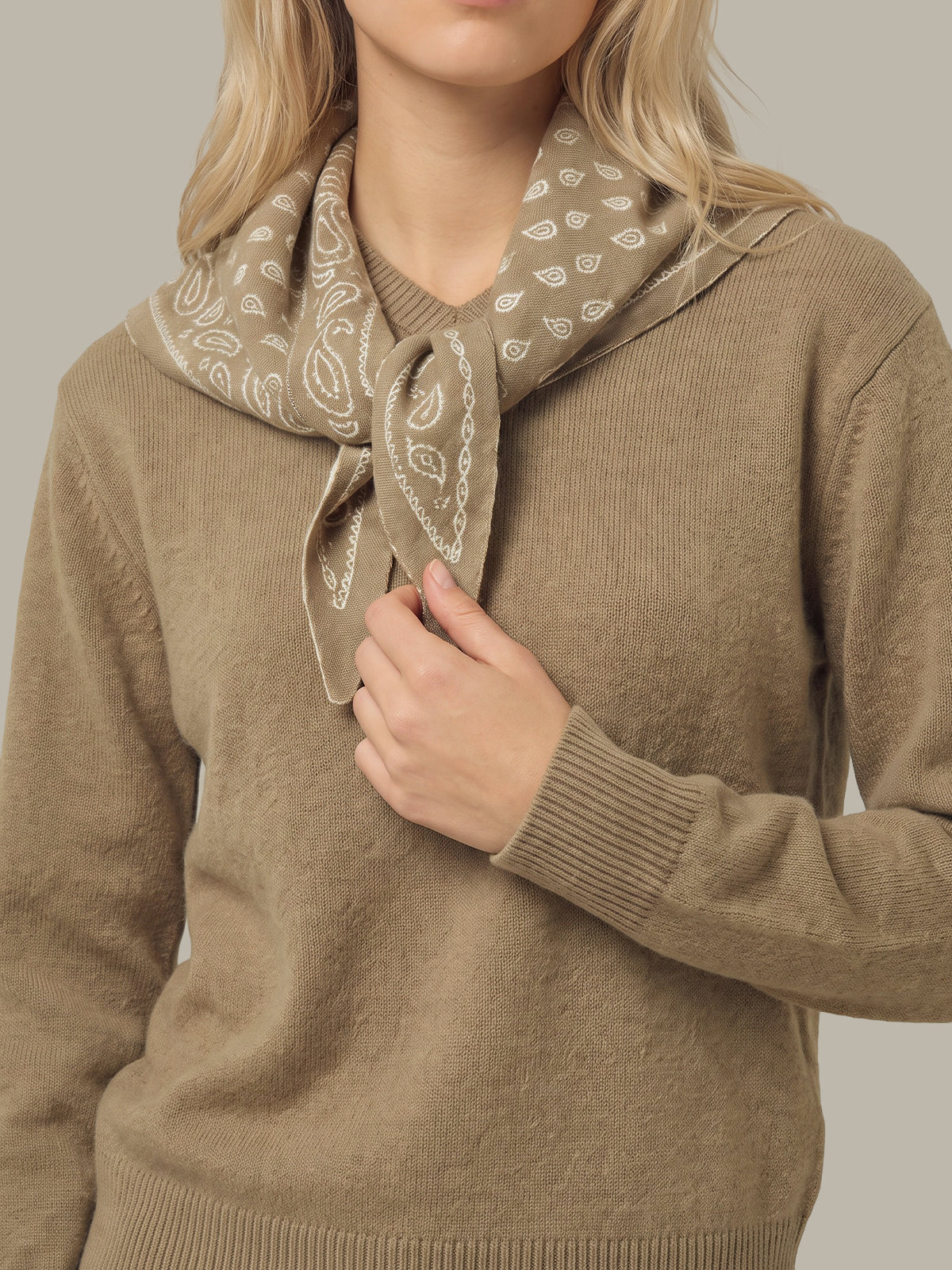 Lenn Pullover with Paisley Scarf