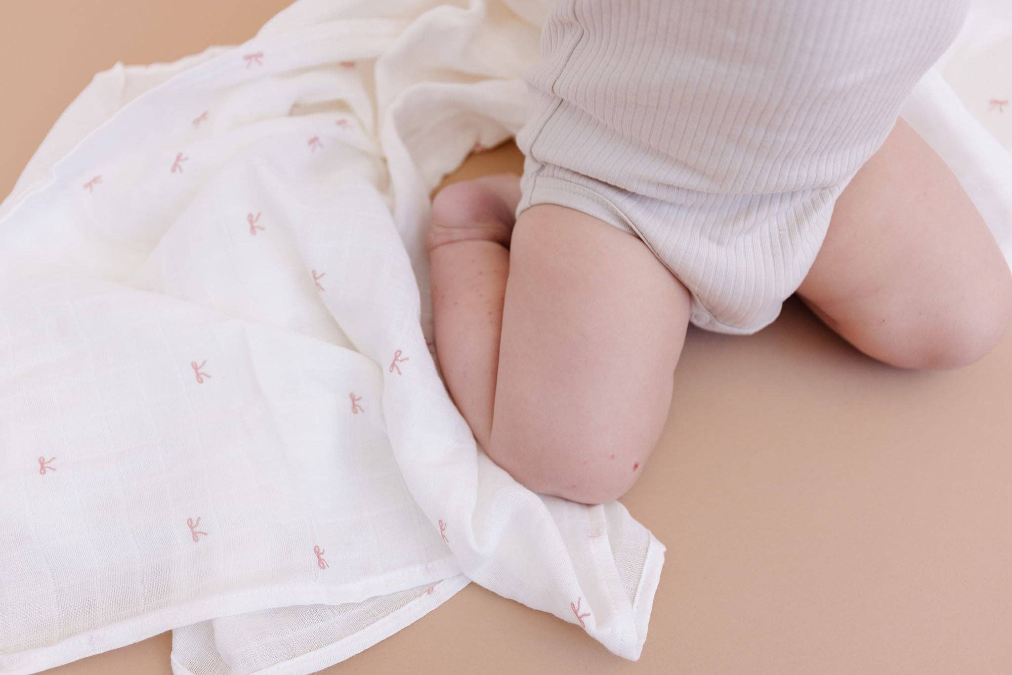 Pink Bow Muslin Swaddle