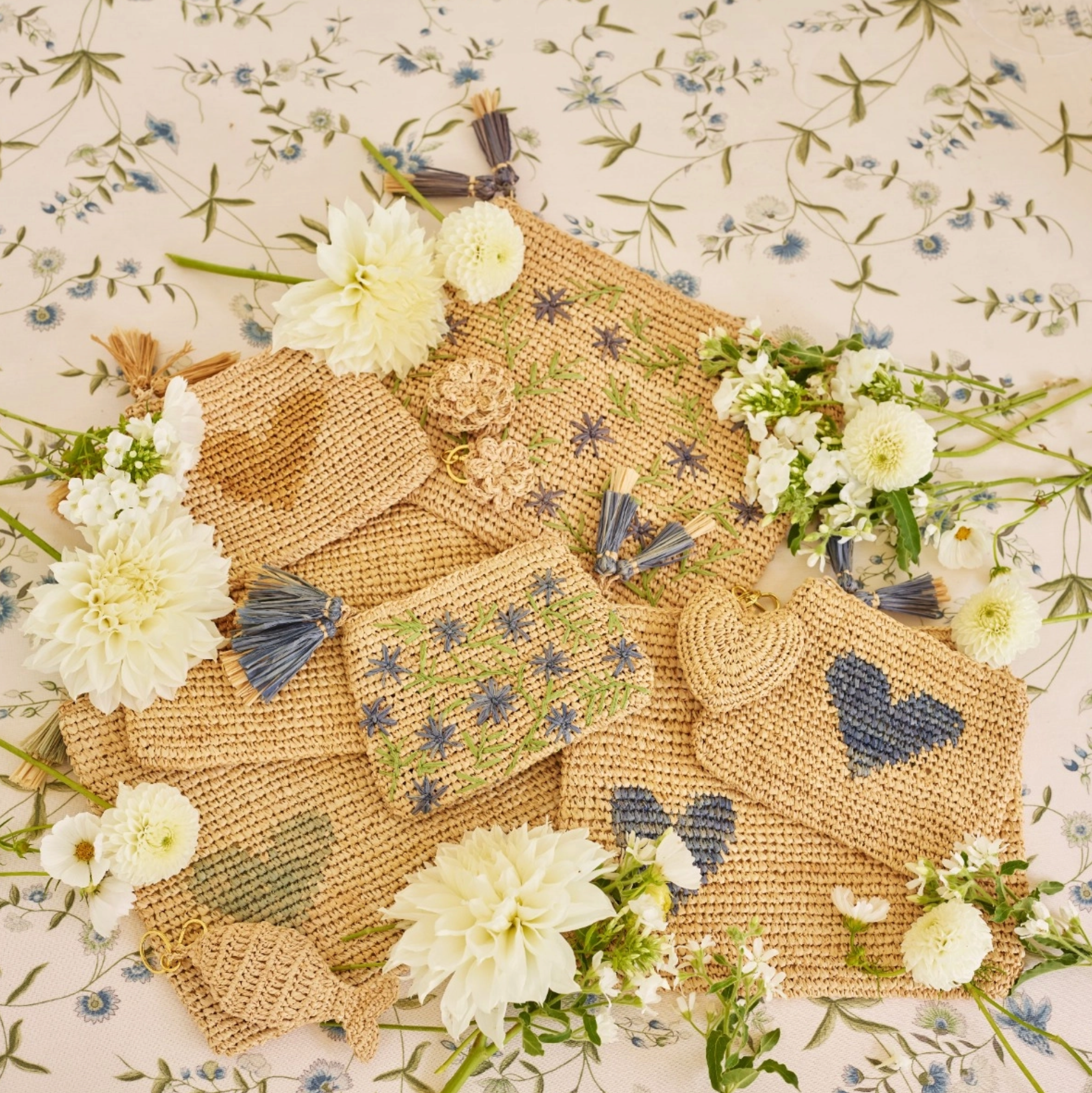 Small Heart Raffia Pouch