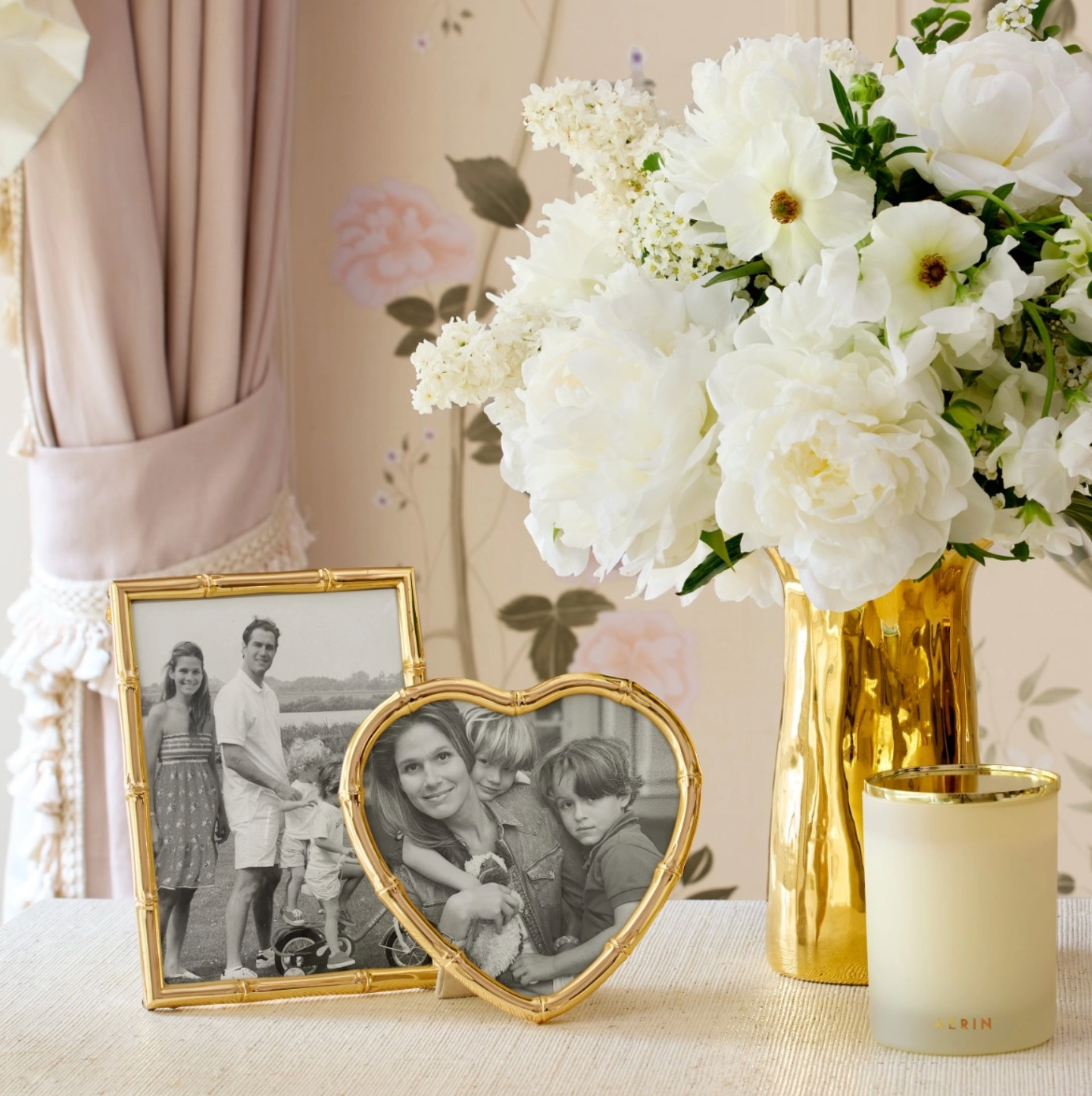 Ava Bamboo Heart Frame