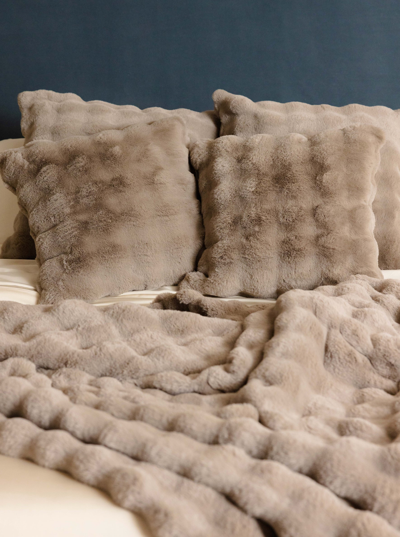 Bubble Cuddle Oversized Throw