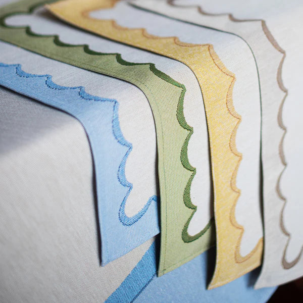 Tavola Scalloped Placemats